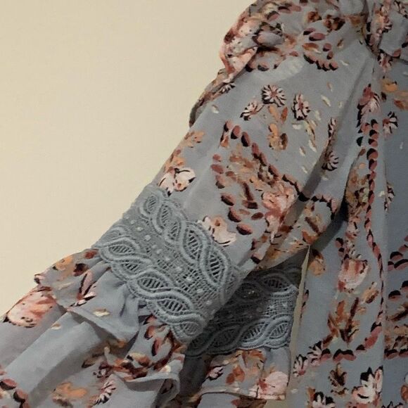 Miss Me Floral Blue Blouse long Sleeves new no tag - Picture 6 of 11